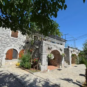 Insula Insule - Rustic & Peaceful Apartment